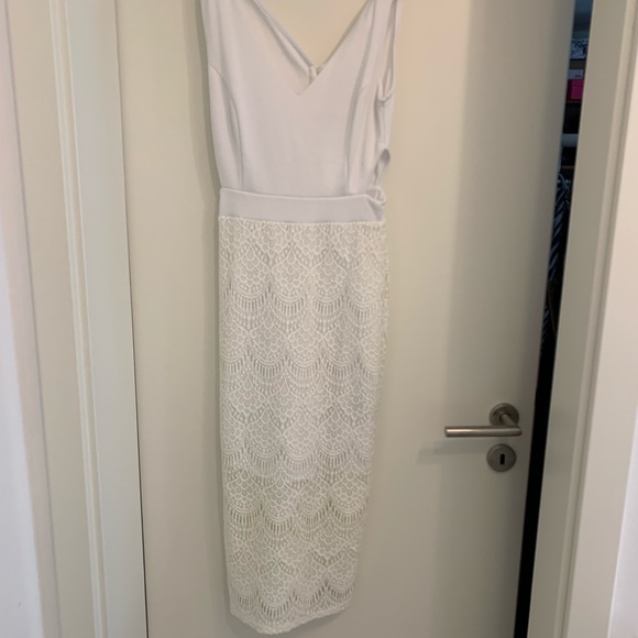 All white dress - Picture 1 of 2